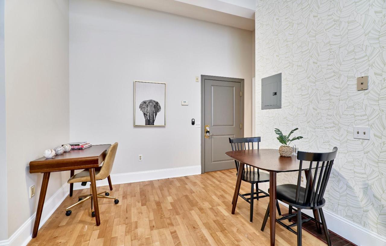 White House At Grand Central Tower Grove Extérieur photo