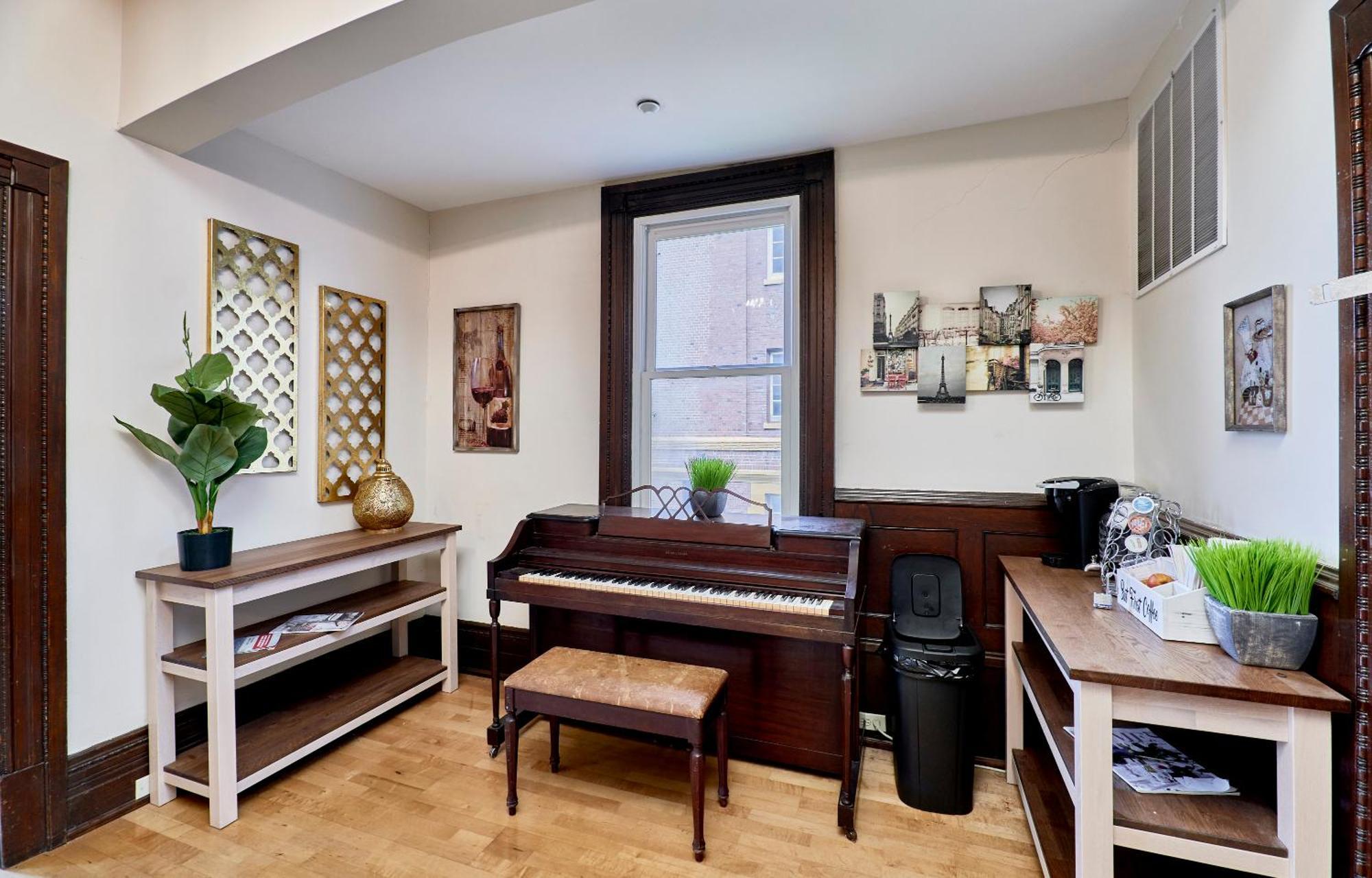 White House At Grand Central Tower Grove Extérieur photo