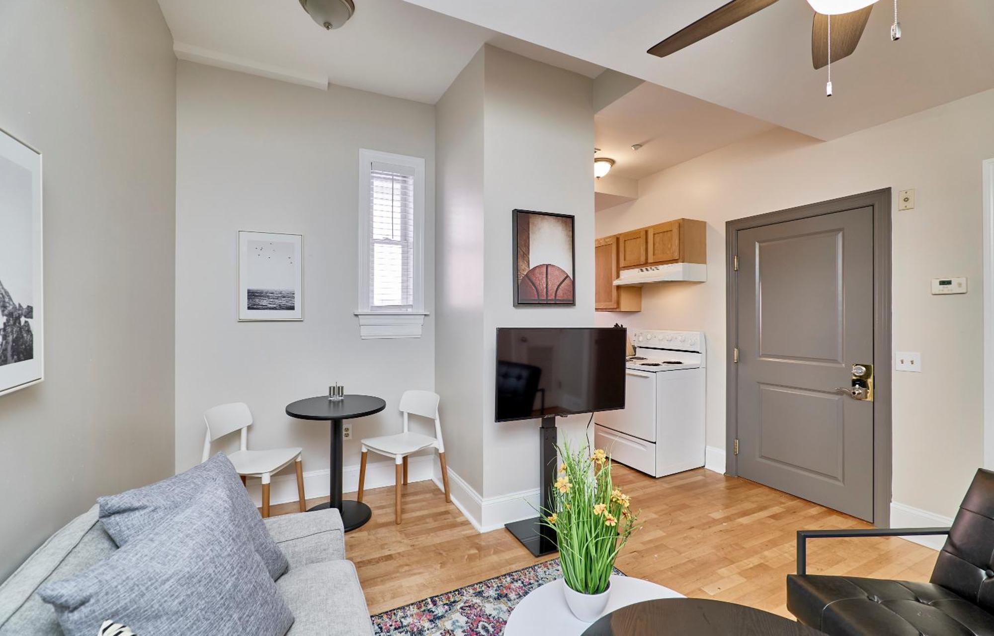 White House At Grand Central Tower Grove Extérieur photo