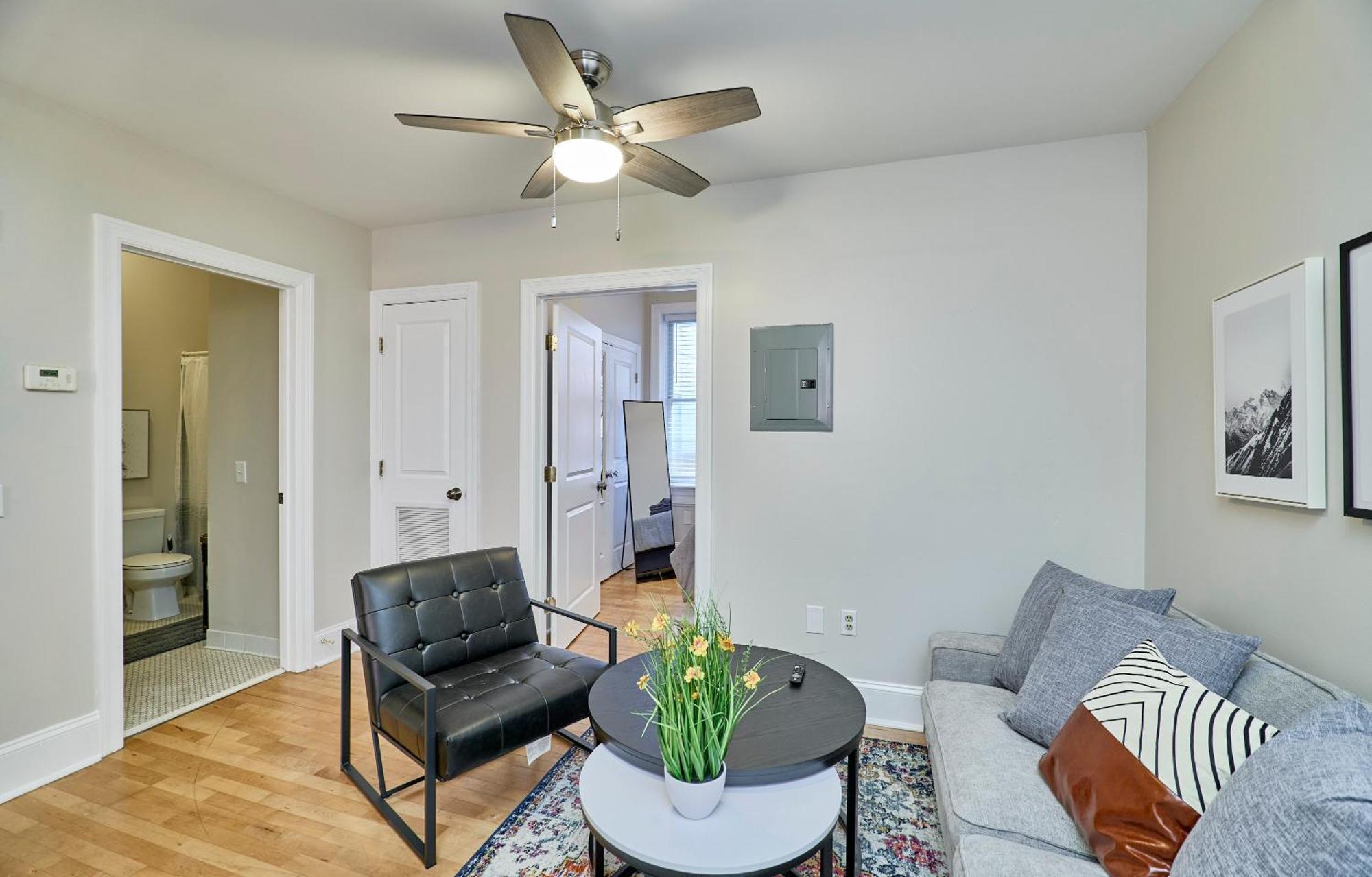 White House At Grand Central Tower Grove Extérieur photo