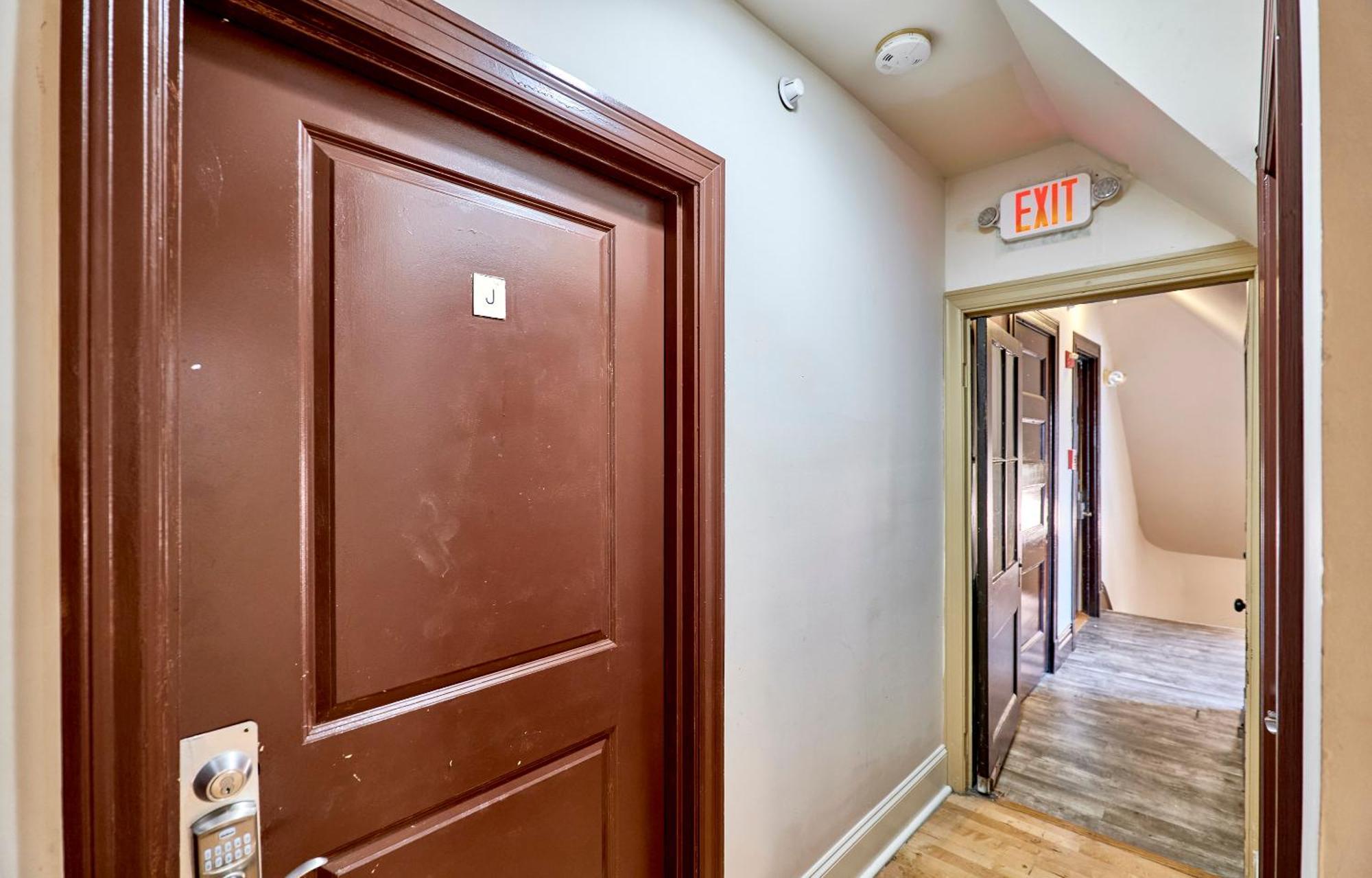 White House At Grand Central Tower Grove Extérieur photo